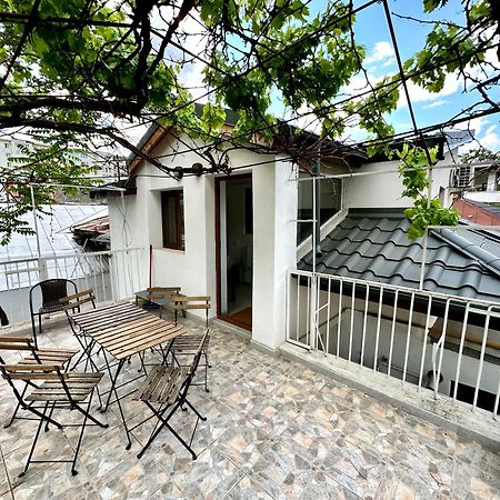 Interbelic House With Courtyard And Terrace Villa Bukares Bagian luar foto