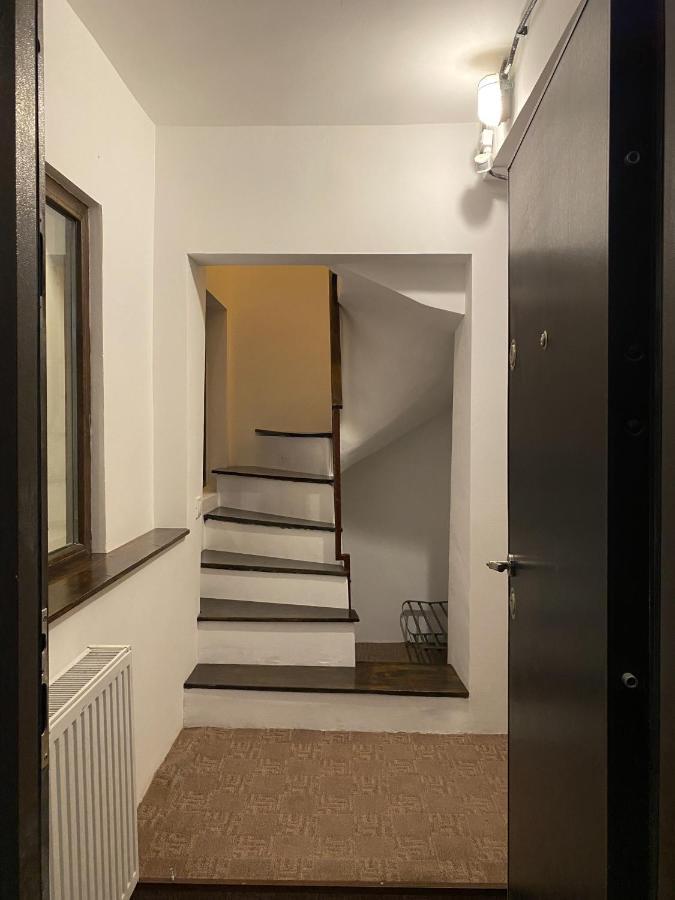 Interbelic House With Courtyard And Terrace Villa Bukares Bagian luar foto
