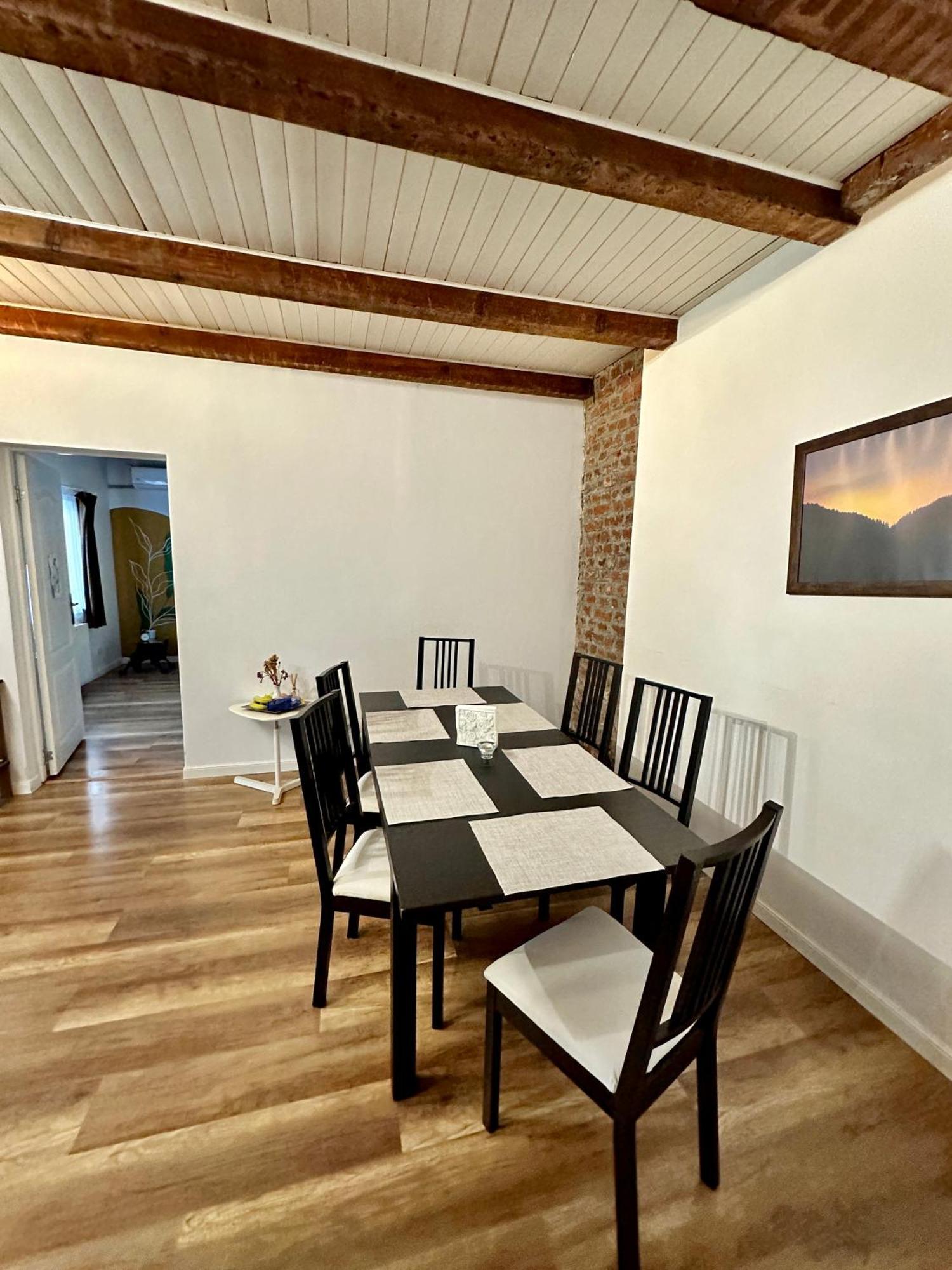Interbelic House With Courtyard And Terrace Villa Bukares Bagian luar foto