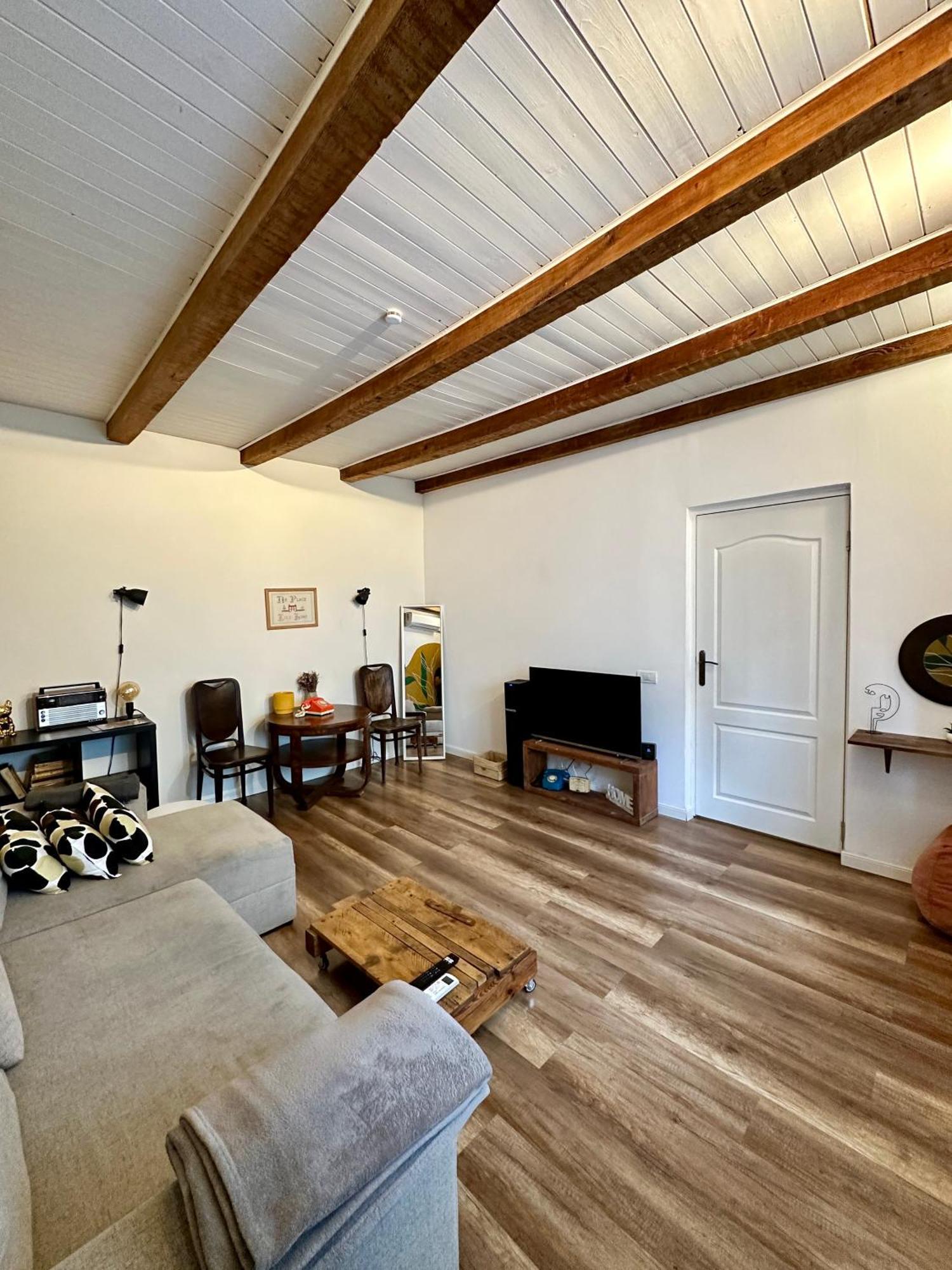 Interbelic House With Courtyard And Terrace Villa Bukares Bagian luar foto